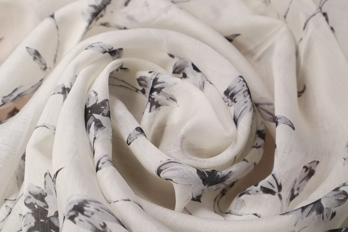 Ткань батист цветы сливочно-серый ш 1,5 (тенсель 70% вискоза 30%)