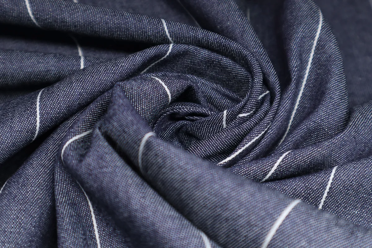 Джинса облегченная полоска широкая сине-белый ш 1,45 (хлопок 100%)