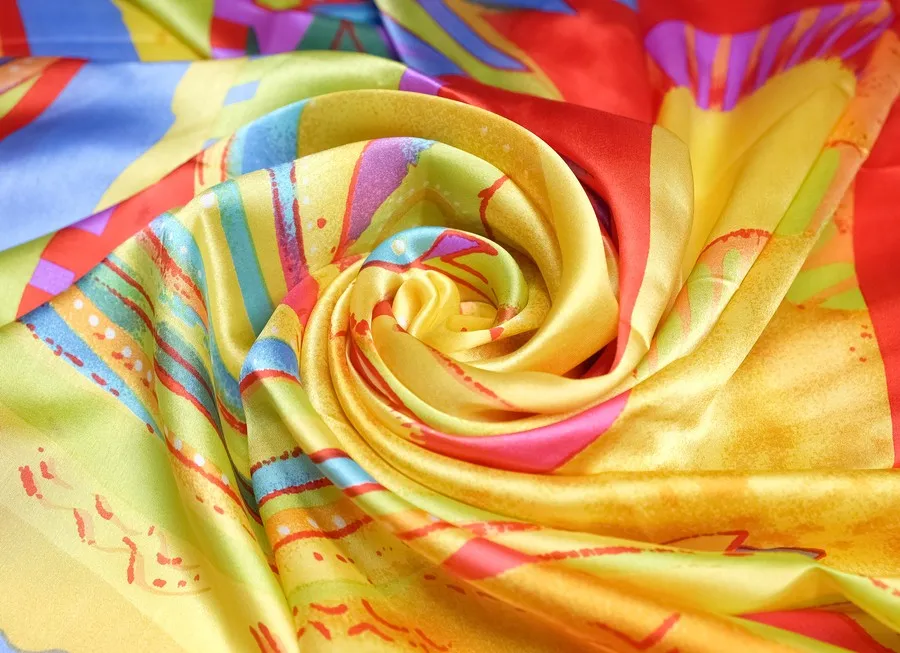 Платок атласный лошади красный пэ 100% (80*80)