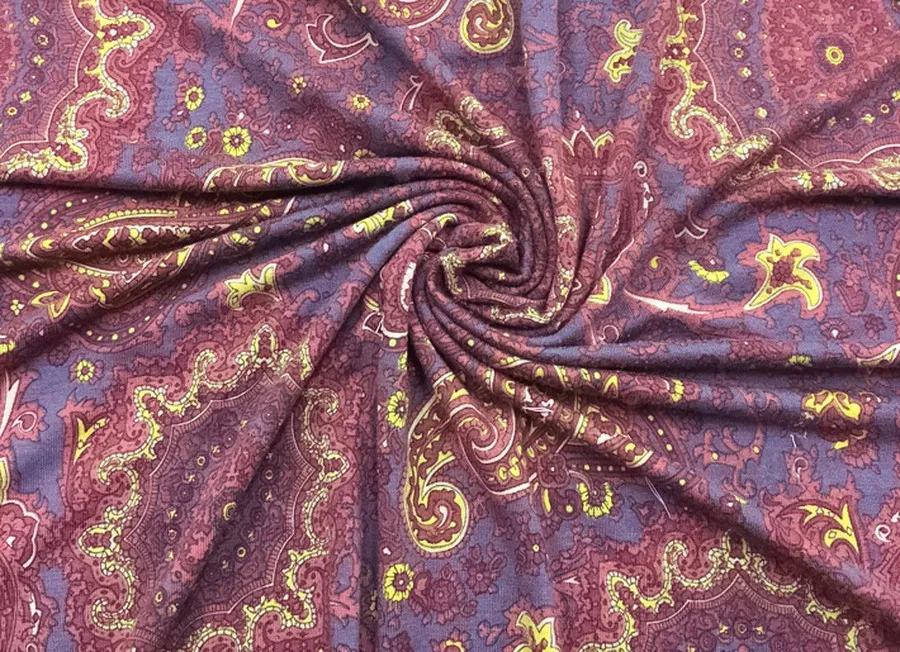 Ткань трикотаж с принтом огурцы желто-бордово-серый ш 1,5 (вискоза 100%)