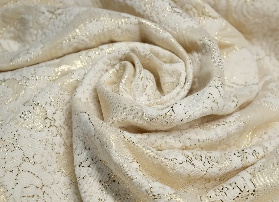 Ткань парча-жаккард  цветы обьемные бежево-золотистый ш 1,4  (пэ 50% капрон 20% люрекс 30%)