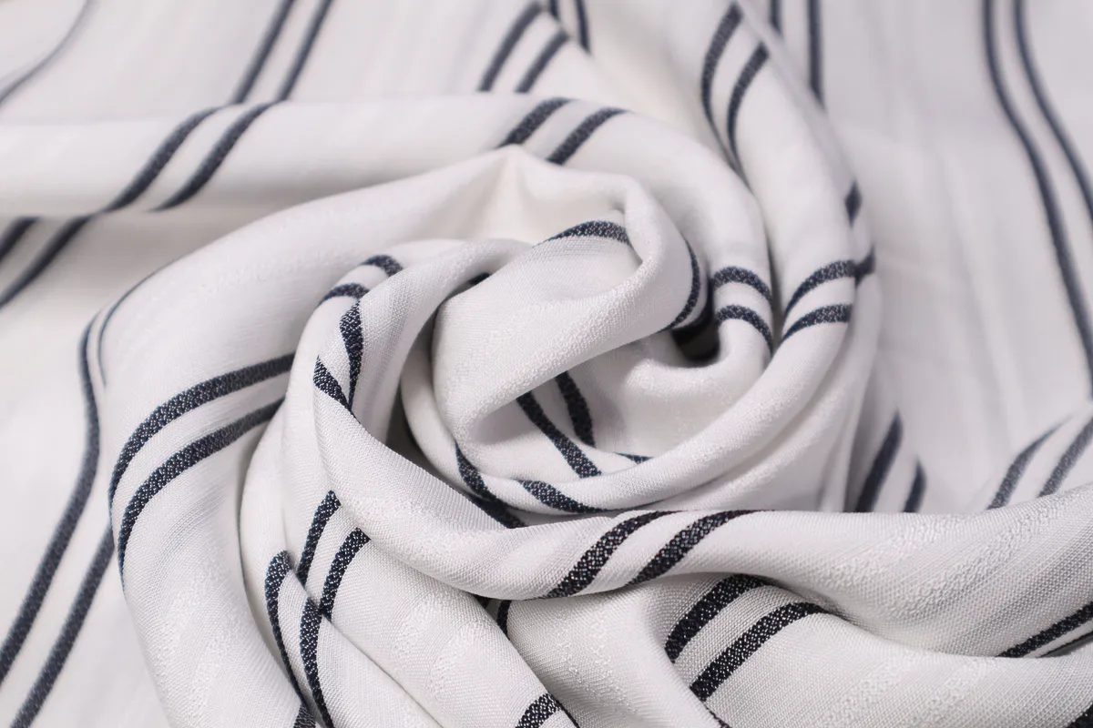 Ткань плательная креп полоска серо-белый ш 1,45 (вискоза 100%)