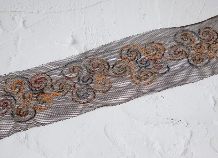 Тесьма декоративная этническая вышивка на сетке коричневый (пэ 100%) 