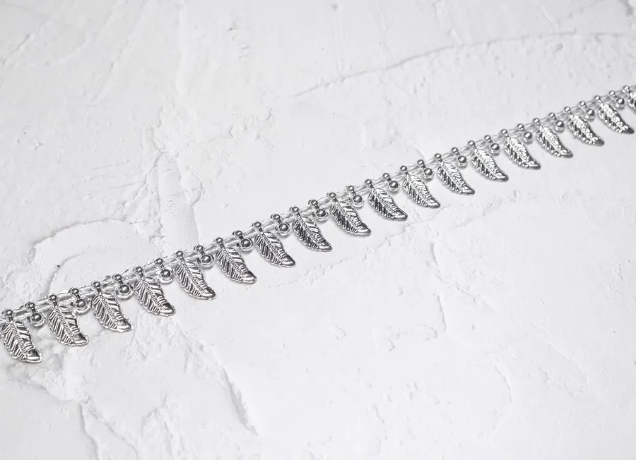 Тесьма декоративная листики пластиковые серебро