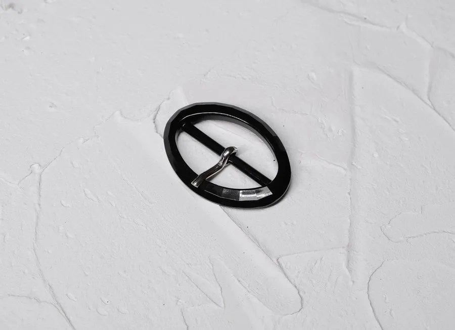 Рамка пластиковая овал черный 30мм