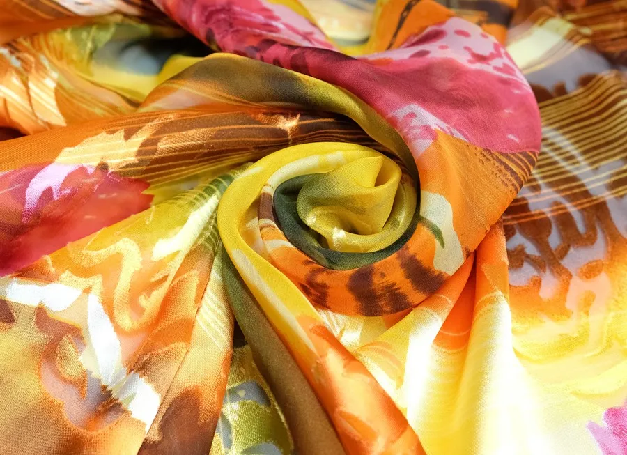 Ткань атлас-шифон с принтом розы крупные оранжевый ш 1,1 (шелк 100%)