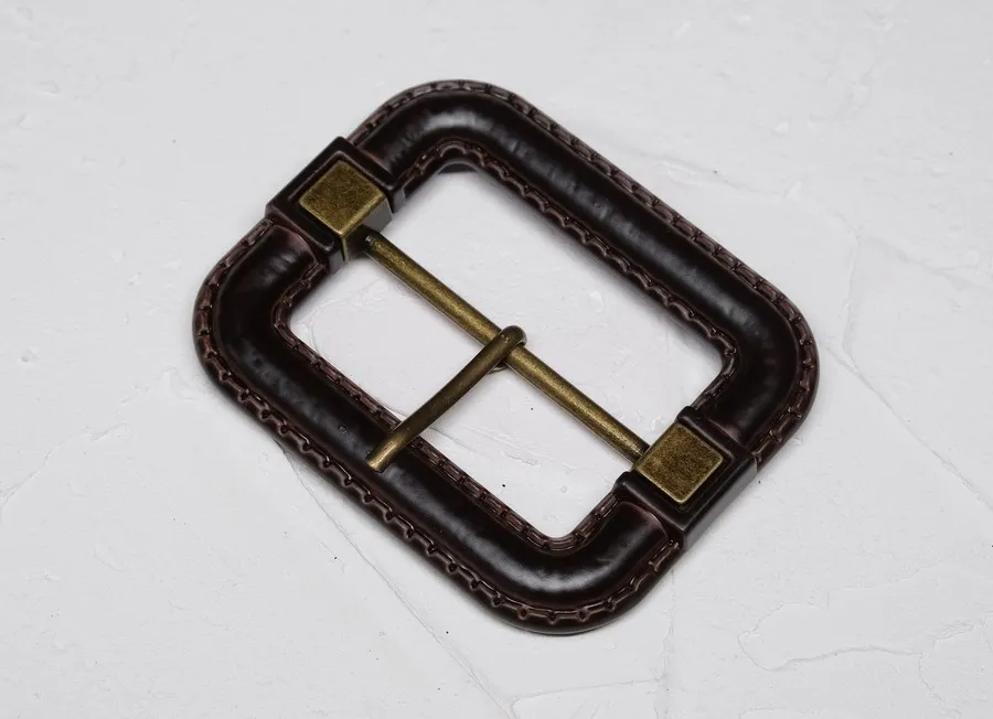 Застежка металлическая на ремень коричневый 5см 