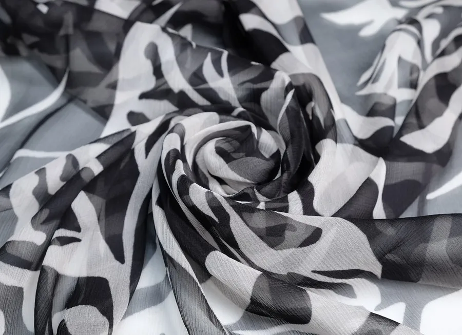 Ткань шифон с принтом зебра черно-молочный ш 1,5 (шелк 100%) 