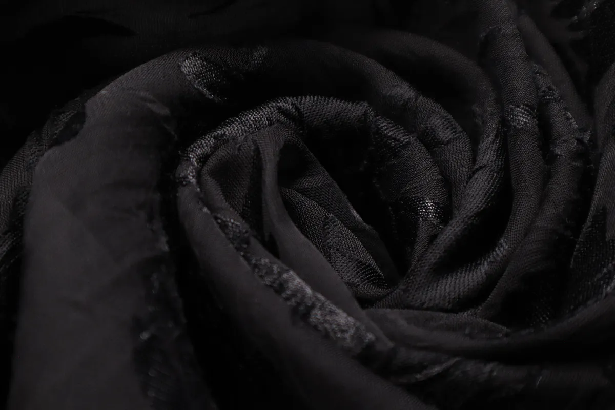 Ткань плательная жаккард. розы на шифоне черный ш 1,5 (вискоза 50% пэ 50%)