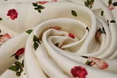 Ткань плательная принт розы молочный ш 1,5 (вискоза 100%) Ткань плательная принт розы молочный ш 1,5 (вискоза 100%)