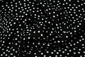 Ткань плательная горох черный ш 1,5 (вискоза 100%) Ткань плательная горох черный ш 1,5 (вискоза 100%)